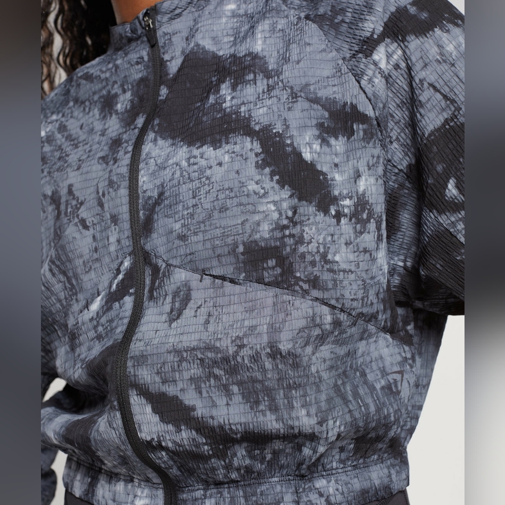 NWOT Gymshark Elevate Woven Lightweight Full Zip Jacket in Coin Grey Spray Dye - Picture 16 of 16
